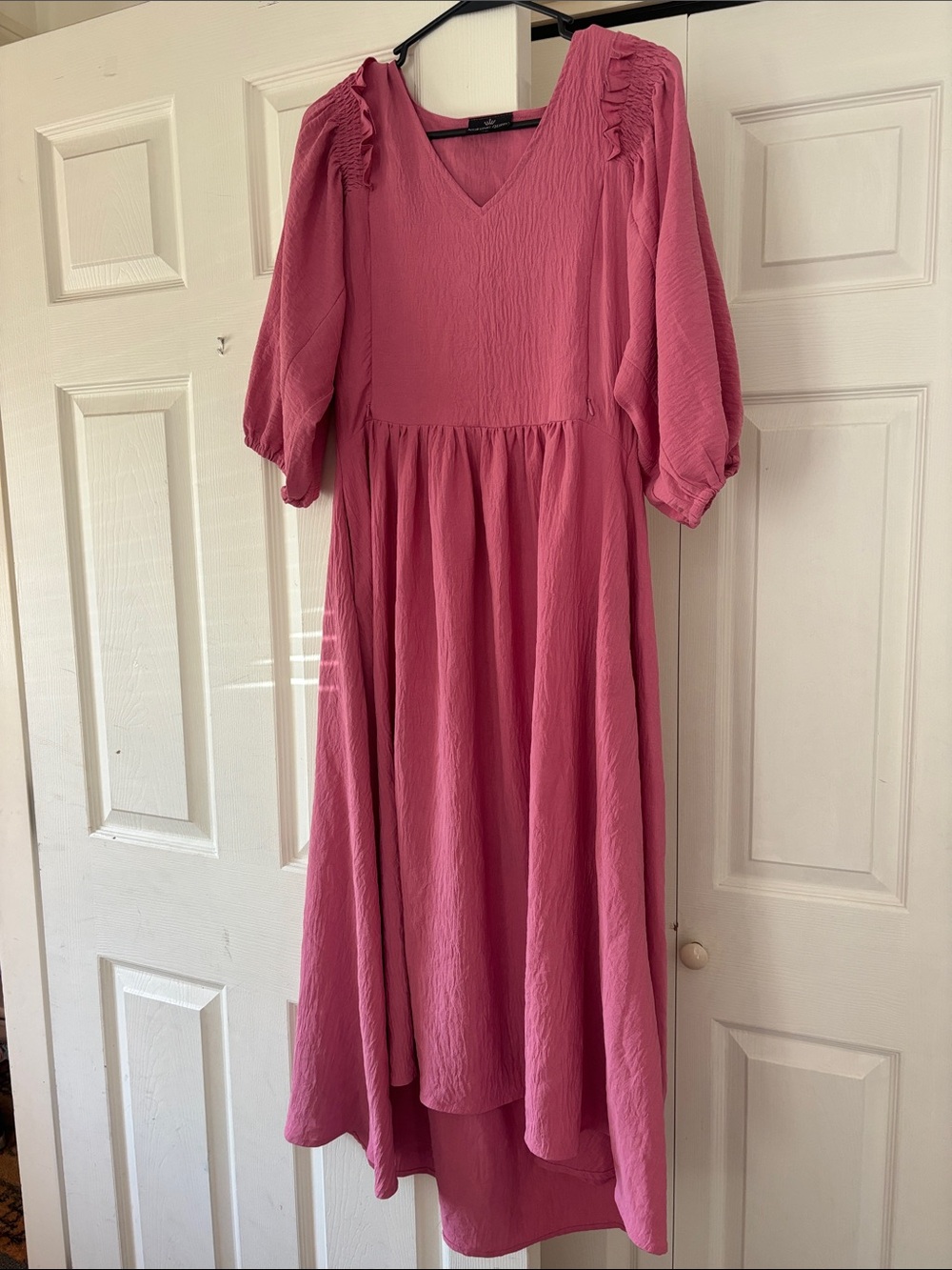 Nursing Queen Rose-Pink V-Neck Maxi Dress with Puff Sleeves